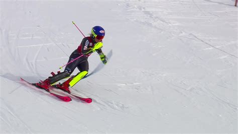 ‘That was near perfect’ - Mikaela Shiffrin sets the pace after first run - Alpine Skiing video ...