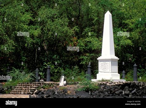 The Captain Cook Monument on Kealakekua Bay The Big Island Hawaii Stock Photo - Alamy