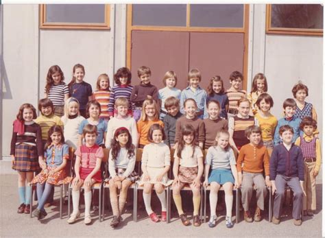 Photo De Classe Classe Ce2 De 1974 Ecole Avec Mme Perrin Copains Davant