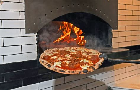 Pizza Hut Shutters 15 Locations, Dozens of Others in Danger as ...