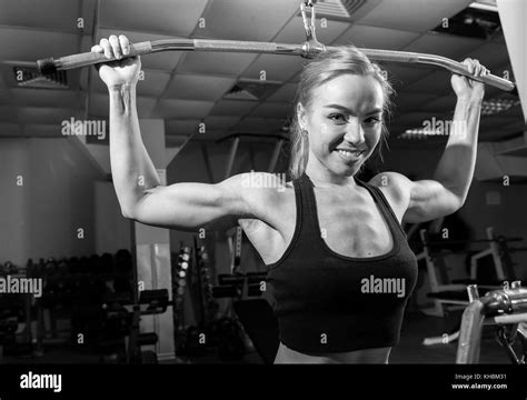 Young muscular woman doing workout Stock Photo - Alamy