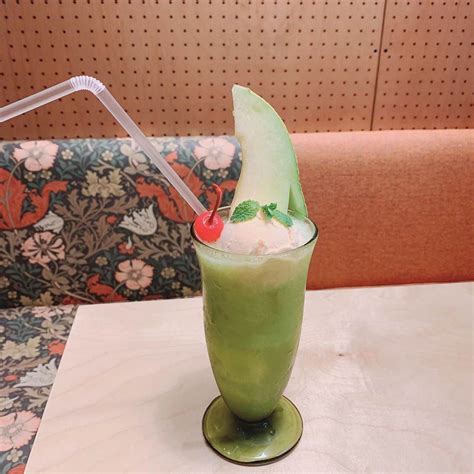 早川愛さんのインスタグラム写真 早川愛instagram「🍈🍈🍈﻿ ﻿ 念願の﻿ メロン専門店の﻿ メロンクリームソーダ💚💚💚