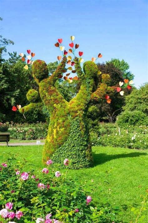 Amazing Topiary Art | Michael Bradley - Time Traveler