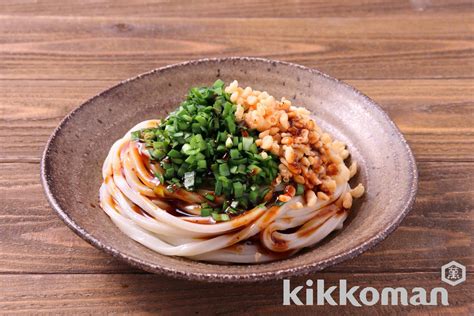 濃厚豚脂の混ぜうどん（豚脂にんにく醤油だれ使用）のレシピ・つくり方 キッコーマン ホームクッキング