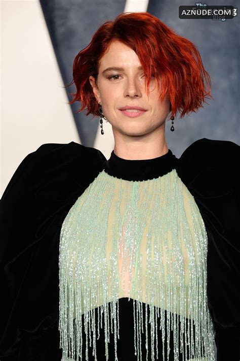 Jessie Buckley Sexy Flaunts Her Hot Tits At The 2023 Vanity Fair Oscar