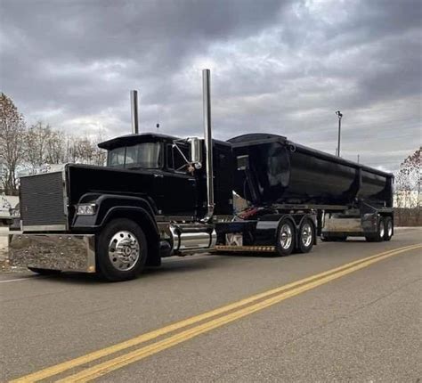 Pin By Carter Johnson On Beautiful Big Trucks Mack Trucks Big Rig