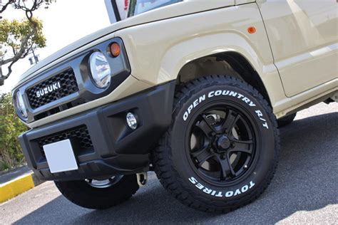 JB64W ジムニー に TOYO オープンカントリー RT 限定カラーのキーラーフォース 装着 URBAN OFF CRAFT