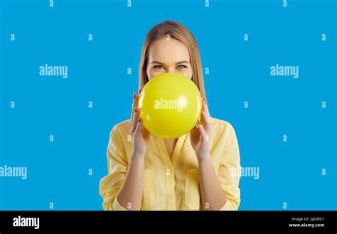 Femme Avec Ballon Bleu Banque De Photographies Et Dimages à Haute