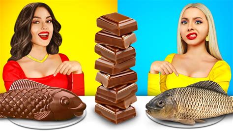 Tantangan Makanan Asli Vs Makanan Coklat Pertarungan Makan Dengan