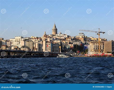 Torre De Galata E Ponte De Galata De Eminonu Em Istanbul Foto De Stock