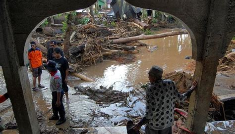 Banjir Bandang Di Pasaman Sumatera Barat Foto