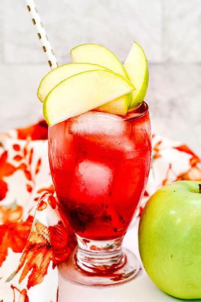 Crown Apple and Cranberry (Apple Crown Drinks) | Trop Rockin