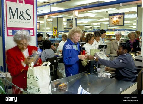 SHOPPERS AT MARKS SPENCERS FOOD HALL MARBLE ARCH 1991 Stock Photo ...