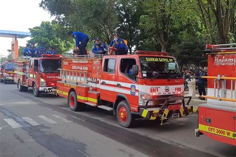 Ingat Cuma Jenis Kendaraan Ini Yang Boleh Lewat Bahu Jalan Tol