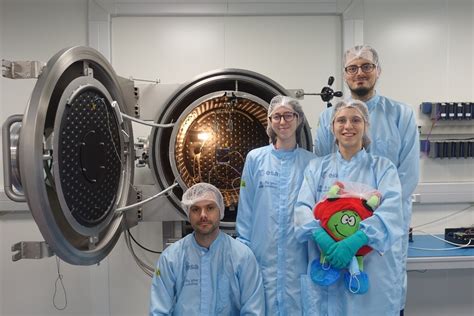 Esa A Cubesat Cooked On Point Istsat 1 Successfully Passes Thermal Vacuum Tests