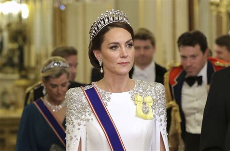 Kate Middleton Rend Hommage à Lady Di Lors De Son Premier Dîner De Gala