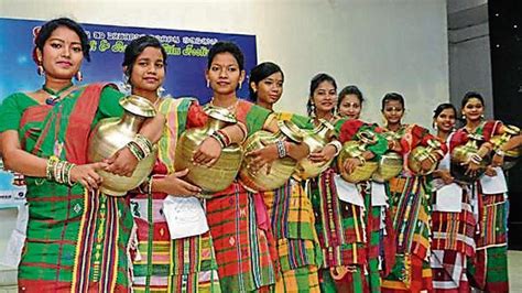 Tribal women walk the ramp in Jharkhand to break stereotypes | Latest ...