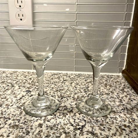 Dining Set Of 2 Martini Glasses In Excellent Condition Thicker Glass