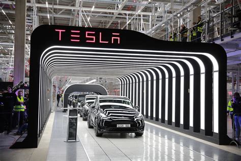 Tesla Elon Musk Er Ffnet Fabrik In Gr Nheide Der Spiegel