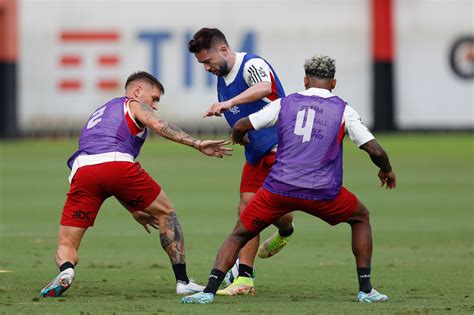 D Vidas E Tempo Curto Sampaoli Ter Problemas Para Escalar Flamengo Na