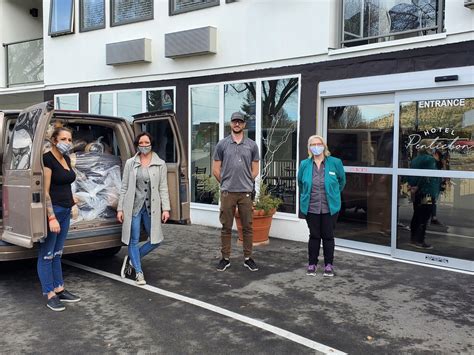 Hotel Penticton Donates Bedding To Compass House Shelter Penticton News