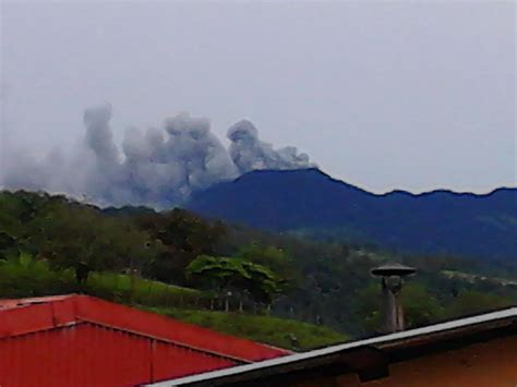 Volcán Turrialba hizo nueva erupción a las 5 40 p m La Nación