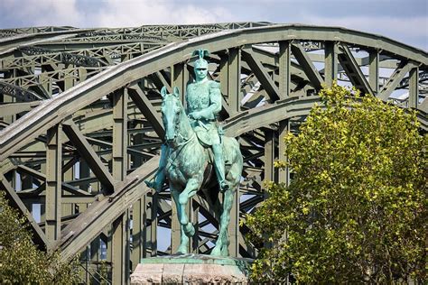 Estatua Estatua Ecuestre Puente Puente Ferroviario Monumento