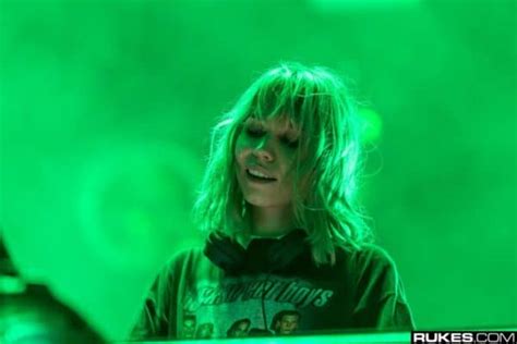 Mija Shares “Digressions” With Gammer From Debut Album ‘Desert Trash ...