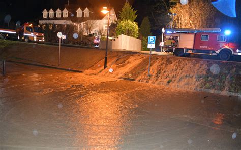 Unwetter im Saarland Bäume umgestürzt Keller voll Straßen gesperrt