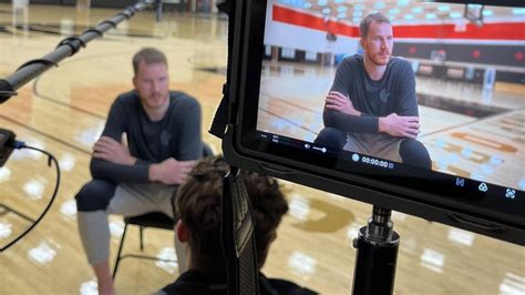 Jakob Pöltl gewährt einen Blick hinter Kulissen der NBA Show