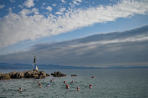 Na prvi dan Nove godine novogodišnja zdravica gradonačelnika i kupanje