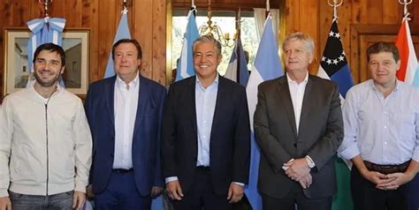 Gobernadores patagónicos amenazan con cortar el envío de petróleo si la