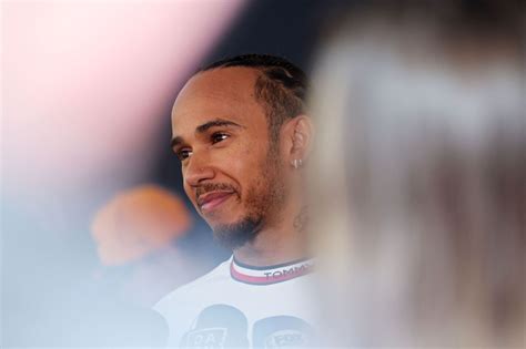 F1 Hamilton Quebra Silêncio E Fala Sonho De Pilotar P Ferrari