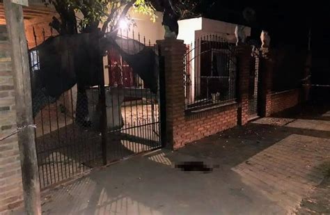 Matan a balazos a un hombre en Villa Gobernador Gálvez y su hijo quedó