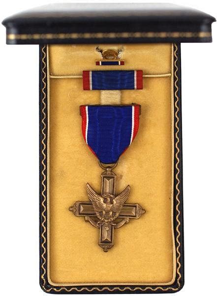 157: U.S. WWII Distinguished Service Cross medal : Lot 157