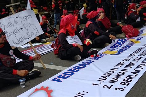 Demo Di Kantor Disnaker Kspsi Minta Umk Kota Tangerang Naik Rp