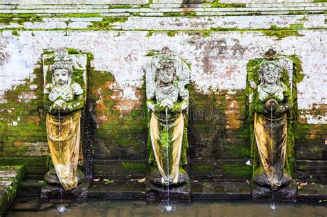 Brunnen Im Tempel Goa Gajah In Ubud Bali Insel Indonesien Stockbild