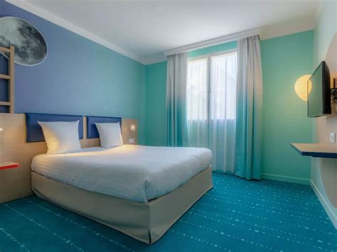 Grand Magic Hotel - Disneyland Area Hotels | AttractionTickets.com