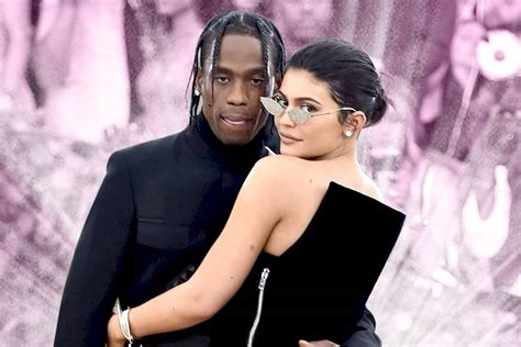 FOTO Kylie Jenner Se Desnuda Sin Censura Junto A Travis Scott Para