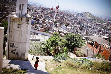 Ebc Adolescente Atingido Por Tiro De Fuzil No Complexo Da Mar