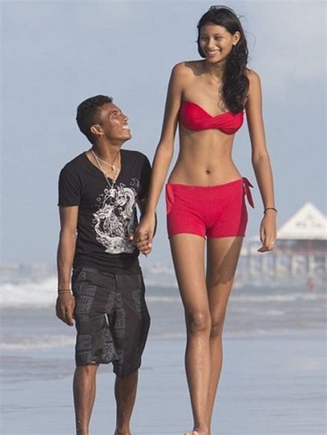 Pictures Of The Tallest Woman In The World