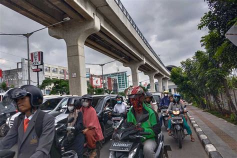 Beras Bulog Tumpah Jl Kolonel H Barlian Palembang Macet Panjang