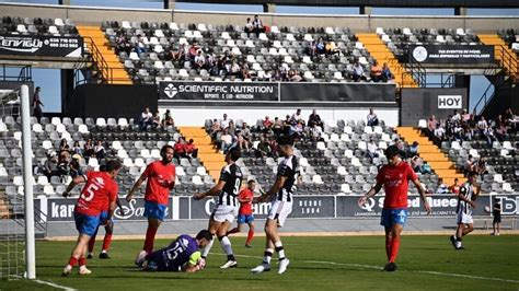 CD BADAJOZ Un Doblete De Tici Destrona Al Badajoz Del Liderato