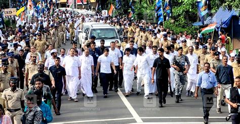 Rahul Gandhi S Bharat Jodo Yatra Enters Kerala