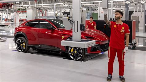 Mundo Positivo Ferrari inaugura e building fábrica do 1º carro