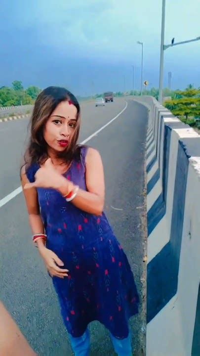 দুষ্টু কোকিল ডাকে রে কুক কুক কুক 🕊️🕊️💕💕💖💖🥰 Like Viralmusic