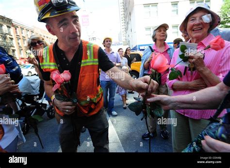 Sept Manhattan New York U S Gary Russo Hands Out Roses