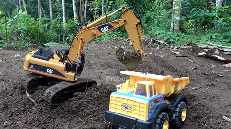 Story Line Rc Excavator Cat Wl Toys Work Digging Soil Youtube