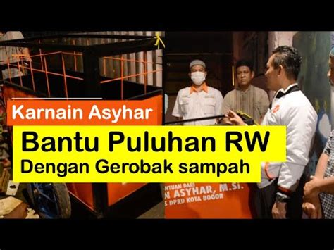 Serah Terima Gerobak Sampah Oleh Karnain Asyhar Kepada Warga Cibadak