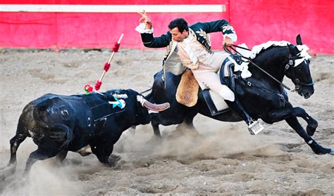 Corrida de toros sin sangre adaptan tradición para no ocasionar la